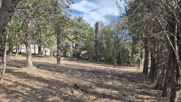 Terrain Ouveillan 772 m2 arboré et vue agréable