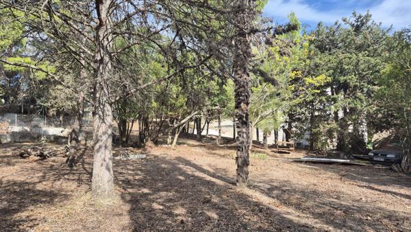 Terrain Ouveillan 772 m2 arboré et vue agréable