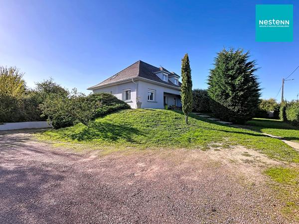 Maison Savigneux 42600 de 171 m² - 5 chambres - avec piscine sur terrain 1300 m² environ