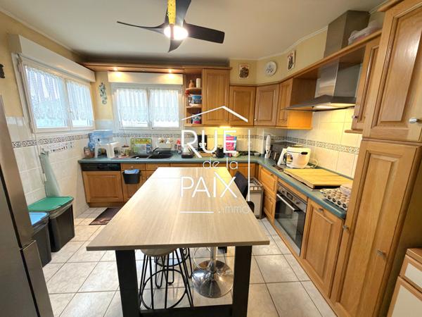 86100 CHATELLERAULT Maison avec sous-sol complet 148m 4 chambres Véranda Terrain 631 m²