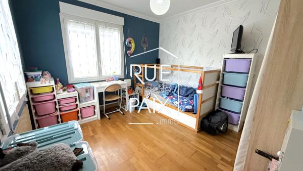 86100 CHATELLERAULT Maison avec sous-sol complet 148m 4 chambres Véranda Terrain 631 m²