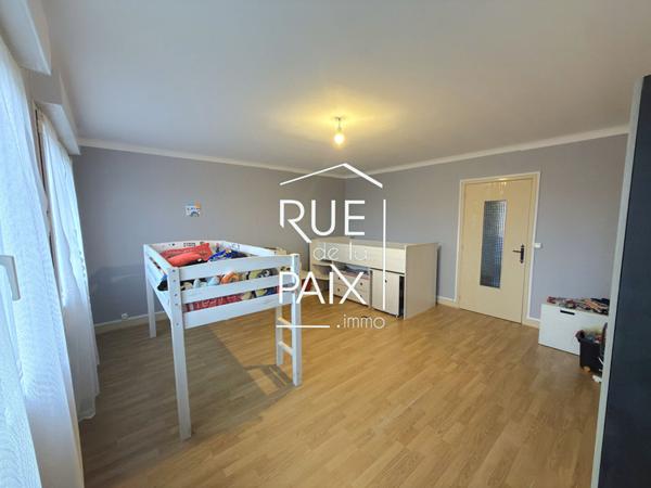 86100 CHATELLERAULT Maison avec sous-sol complet 148m 4 chambres Véranda Terrain 631 m²