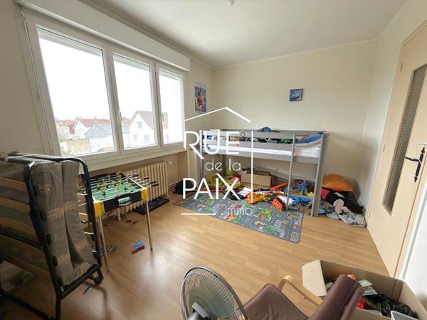 86100 CHATELLERAULT Maison avec sous-sol complet 148m 4 chambres Véranda Terrain 631 m²