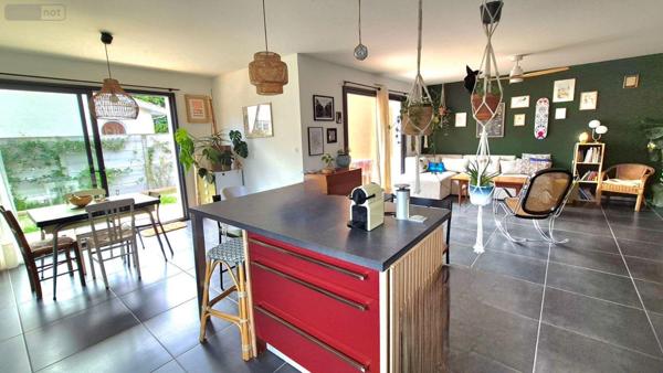 Maison à vendre à Saint-Jean-d'Illac en Gironde (33127), ref : 33186/147   
CENTRE VILLE