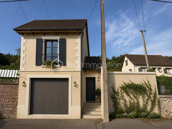 À vendre terrain à bâtir d'une superficie de 292 m2, situé dans un secteur calme et agréable de Caudebec-les Elbeuf.

Le terrain est non viabilisé mais bénéfice d'un certificat d'urbanisme positif, offrant de belle possibilités pour votre projet de construction.

Un garage d'environ 9 m2 est déjà présent sur la parcelle.

Pour plus d'information ou organiser une visite n'hésitez pas à me contacter.

Une visite filmée est disponible sur YT (ÉLISE SOARES immobilier)
