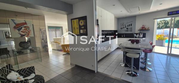 Maison aux beaux volumes sans travaux avec 3 chambres, 1 bureau, véranda avec jacuzzi et piscine chauffée, le tout sur terrain clos proche tous services.