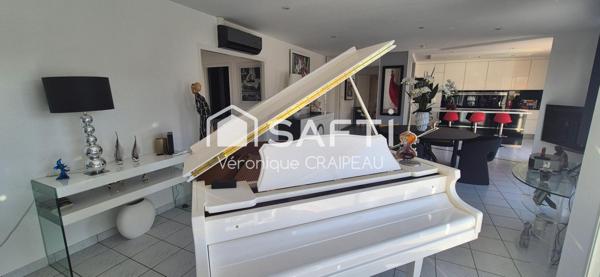 Maison aux beaux volumes sans travaux avec 3 chambres, 1 bureau, véranda avec jacuzzi et piscine chauffée, le tout sur terrain clos proche tous services.