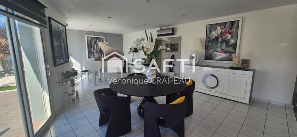 Maison aux beaux volumes sans travaux avec 3 chambres, 1 bureau, véranda avec jacuzzi et piscine chauffée, le tout sur terrain clos proche tous services.