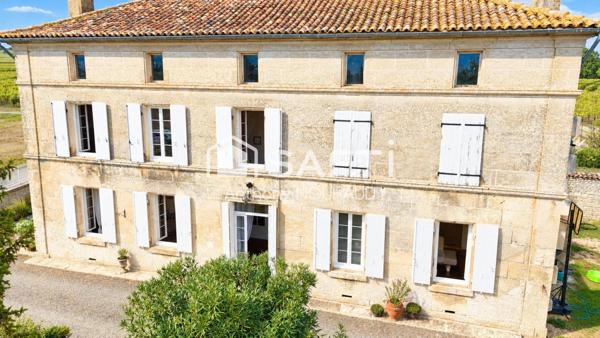 Maison Charentaise, cuisine, séjour, 3 chambres, dépendances