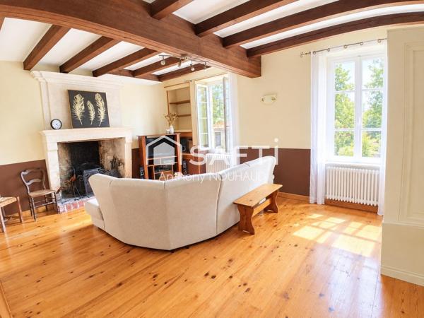 Maison Charentaise, cuisine, séjour, 3 chambres, dépendances