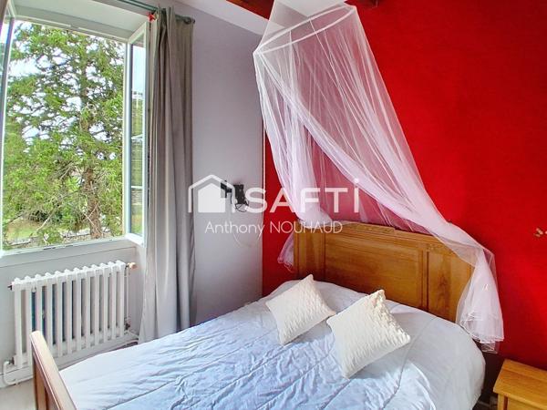 Maison Charentaise, cuisine, séjour, 3 chambres, dépendances
