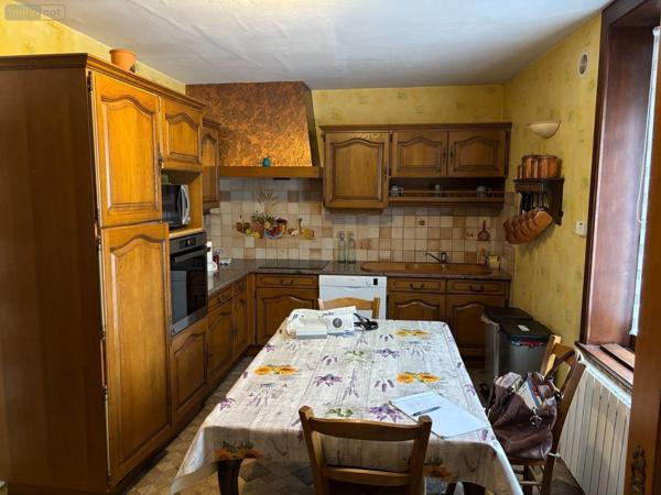 Maison de ville à vendre à Remiremont dans les Vosges (88200), ref : 202500351   
Faubourg du Val d'Ajol - Piscine