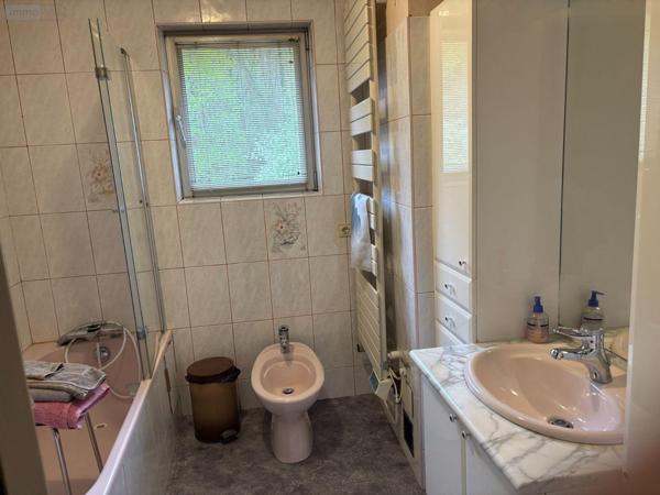 Maison de ville à vendre à Remiremont dans les Vosges (88200), ref : 202500351   
Faubourg du Val d'Ajol - Piscine