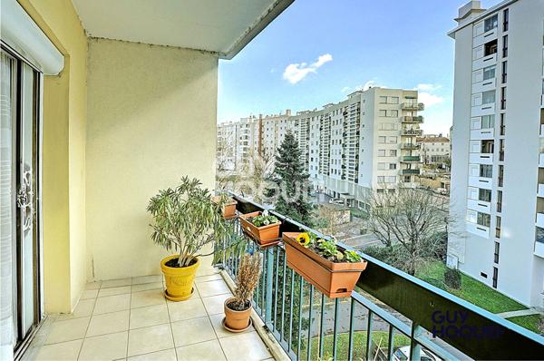 À vendre : Appartement spacieux 5 pièces à Villeurbanne avec place de stationnement privatif - Flachet