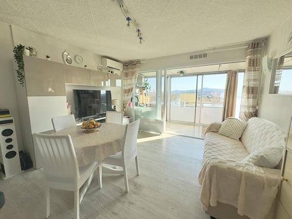 Appartement deux pièces aperçu mer à vendre  centre-ville Le Lavandou