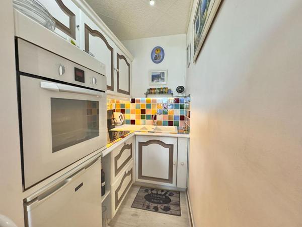 Appartement deux pièces aperçu mer à vendre  centre-ville Le Lavandou