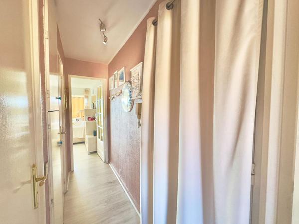 Appartement deux pièces aperçu mer à vendre  centre-ville Le Lavandou