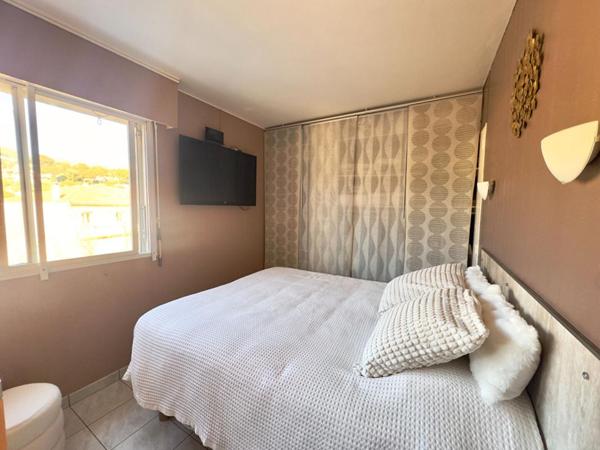 Appartement deux pièces aperçu mer à vendre  centre-ville Le Lavandou
