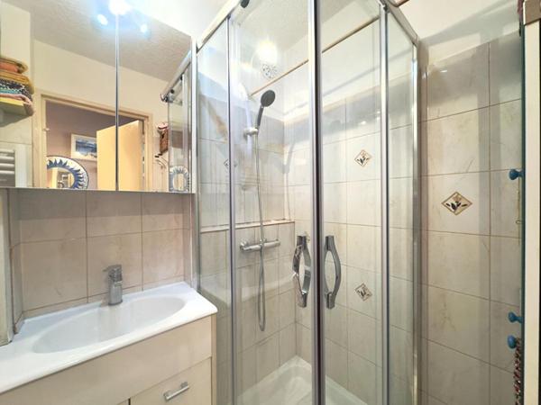 Appartement deux pièces aperçu mer à vendre  centre-ville Le Lavandou