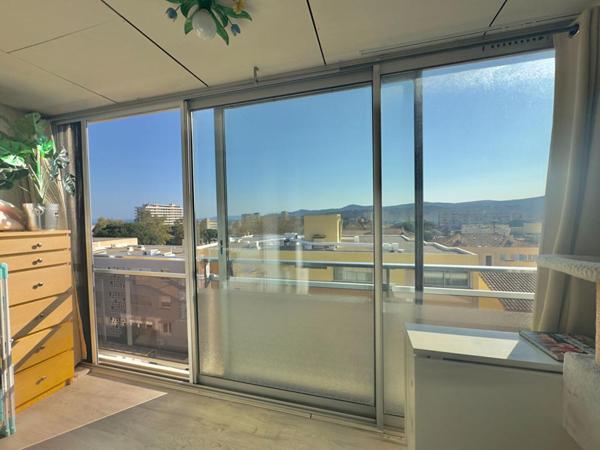 Appartement deux pièces aperçu mer à vendre  centre-ville Le Lavandou