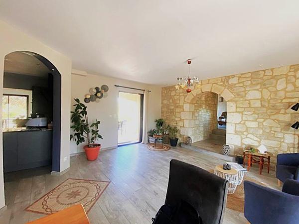 Montayral (47500) Maison vie de plain pied 4 chambres, piscine et dépendances à Montayral