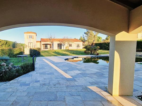 Montayral (47500) Maison vie de plain pied 4 chambres, piscine et dépendances à Montayral