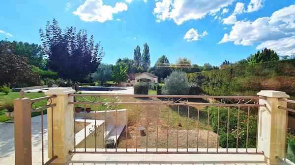 Montayral (47500) Maison vie de plain pied 4 chambres, piscine et dépendances à Montayral