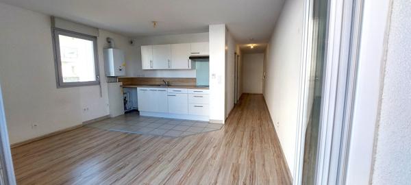 Beau t2 + balcon + garage