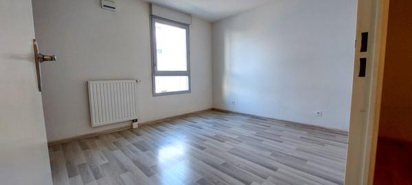 Beau t2 + balcon + garage