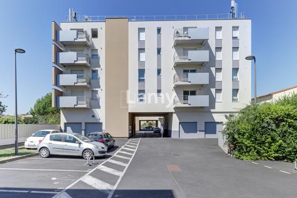 Beau t2 + balcon + garage