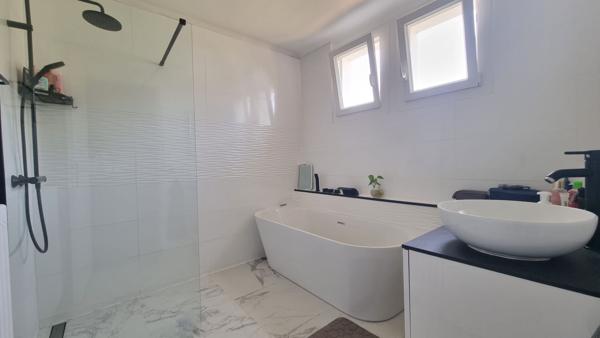 Maison Sautron de 130 m² avec sous sol et jardin- HYPER BOURG CENS
