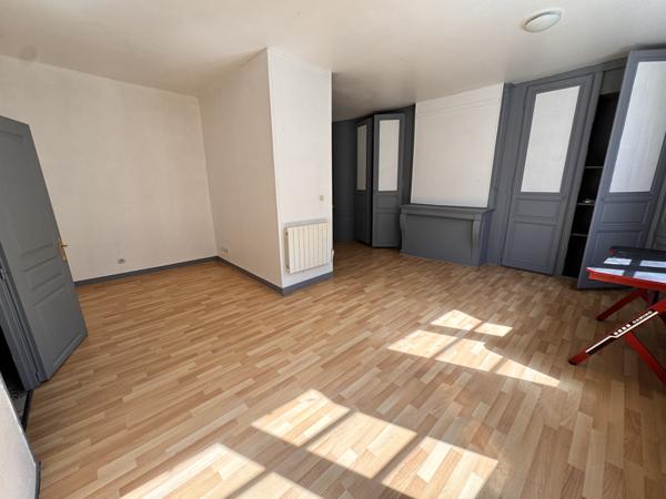 Immeuble
         6 pièces
        - 130 m² 182 300 € *