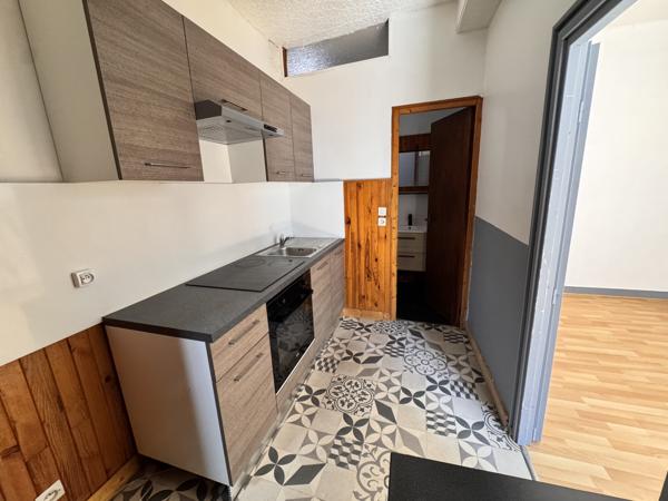 Immeuble
         6 pièces
        - 130 m² 182 300 € *