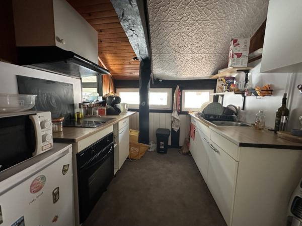 Immeuble
         6 pièces
        - 130 m² 182 300 € *