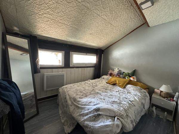 Immeuble
         6 pièces
        - 130 m² 182 300 € *
