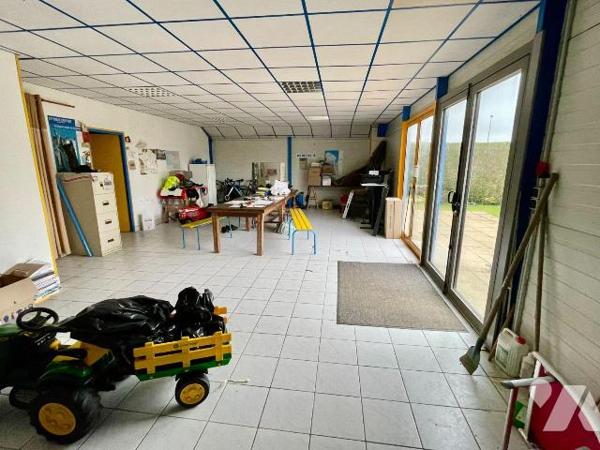 Maison et Hangar professionnel à Vendre à Ploumilliau (22300) en Côtes-d'Armor (22).
l'idéale ...