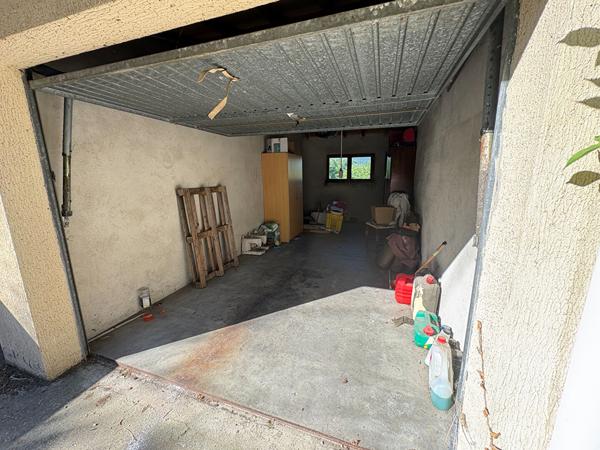 A VENDRE 2 GARAGES SUR LAROQUE D'OLMES