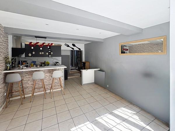 Maison de village avec terrasses
