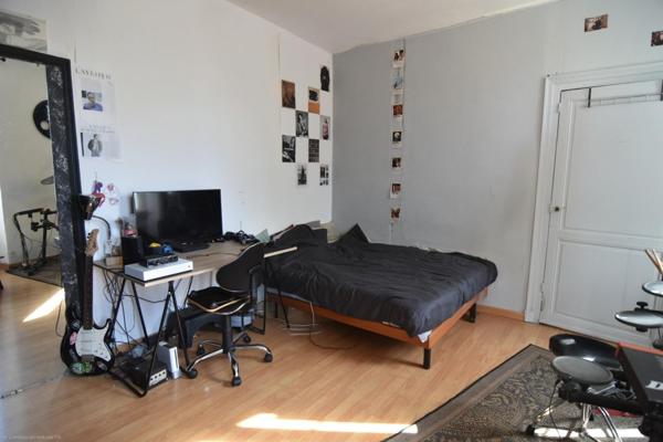 Volumes, cachet et vue sur l’Yonne : une maison familiale aux prestations complètes