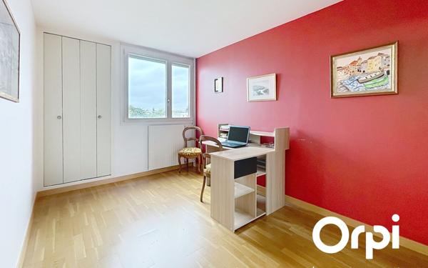 Appartement à vendre    3 pièces • 75,08 m2 Décines-Charpieu