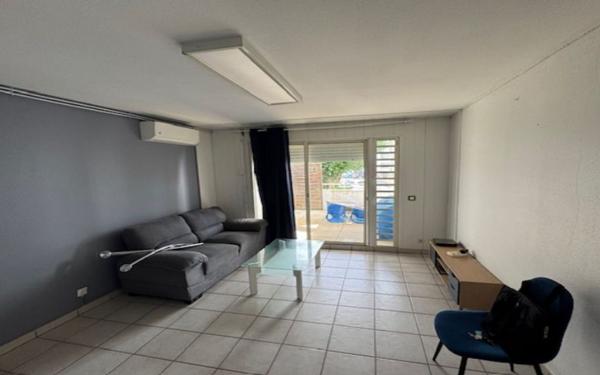 Appartement à vendre    2 pièces • 35,60 m2 Les Abymes