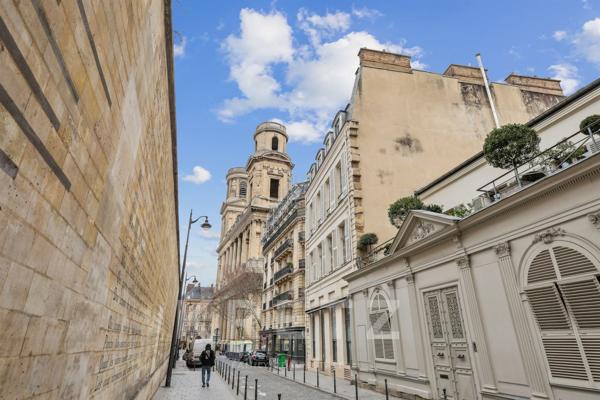 À deux pas de l'église  Saint-Sulpice et du Jardin du Luxembourg