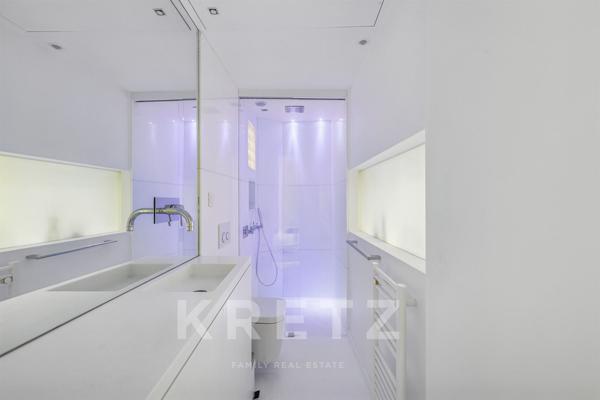 À deux pas de l'église  Saint-Sulpice et du Jardin du Luxembourg