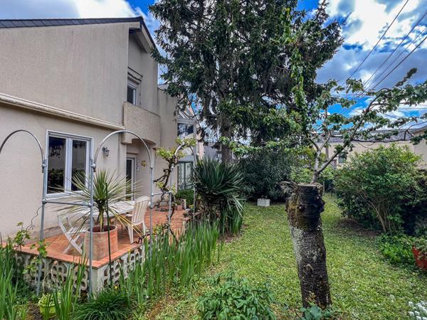 A VENDRE Maison familiale à Angers proche écoles et commodités - 170m² avec 3 chambres, garage et cave