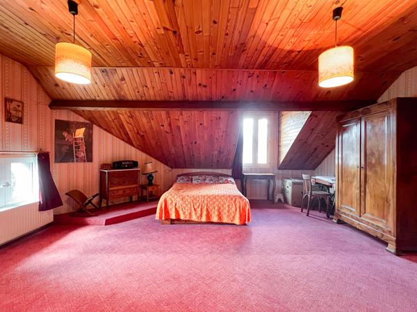 A VENDRE Maison familiale à Angers proche écoles et commodités - 170m² avec 3 chambres, garage et cave