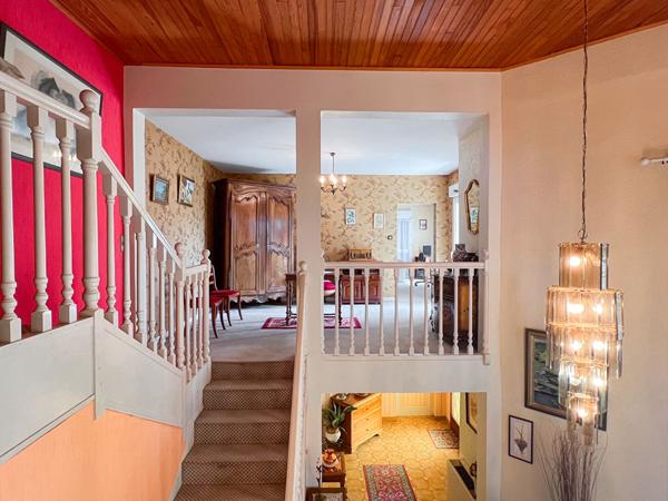 A VENDRE Maison familiale à Angers proche écoles et commodités - 170m² avec 3 chambres, garage et cave
