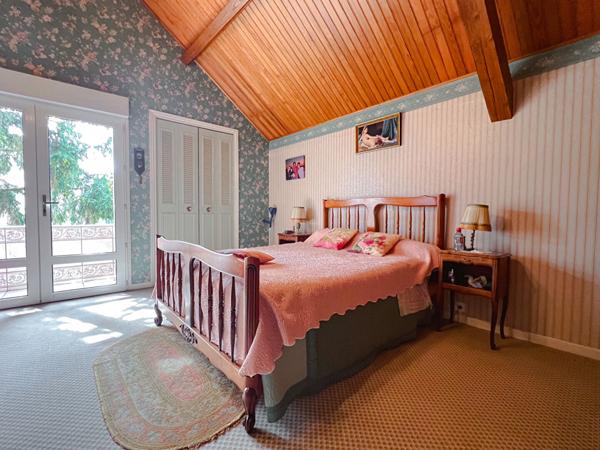 A VENDRE Maison familiale à Angers proche écoles et commodités - 170m² avec 3 chambres, garage et cave