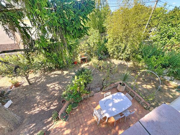 A VENDRE Maison familiale à Angers proche écoles et commodités - 170m² avec 3 chambres, garage et cave