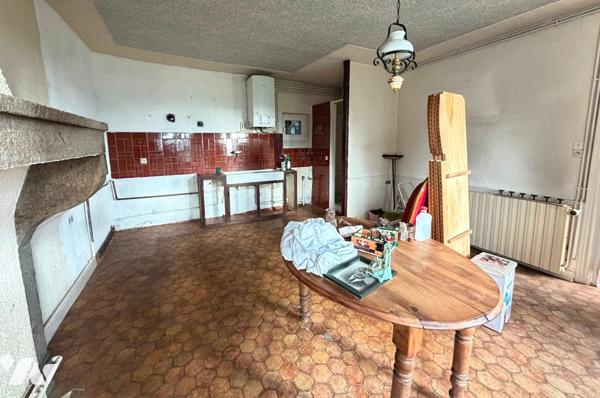 Maison d'habitation 115 m² avec terrain et garage.
PRIX : 150 000 €. 
Mr Grandpierre 07 86 12 52 67