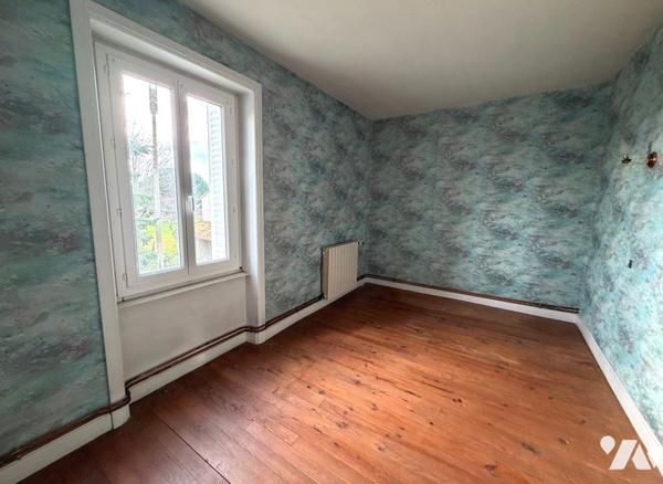 Maison d'habitation 115 m² avec terrain et garage.
PRIX : 150 000 €. 
Mr Grandpierre 07 86 12 52 67